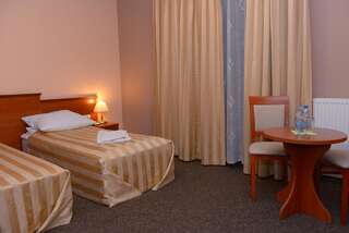 Отель Hotel Pod Dębami Тересполь Двухместный номер с 1 кроватью или 2 отдельными кроватями-8