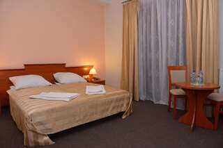 Отель Hotel Pod Dębami Тересполь Двухместный номер с 1 кроватью или 2 отдельными кроватями-18